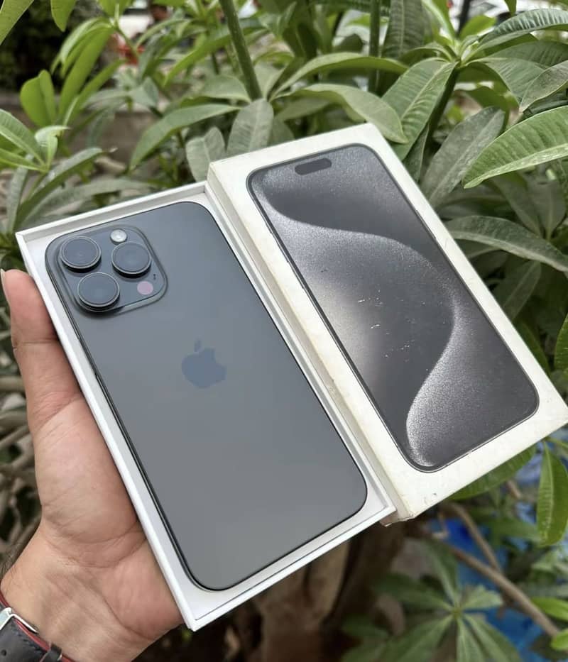 Apple iPhone 15 Pro Max 0