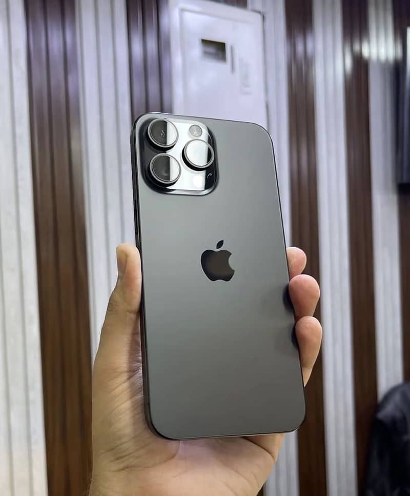 Apple iPhone 15 Pro Max 1