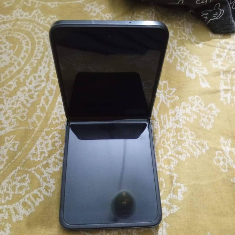 Infinix zero flip 0