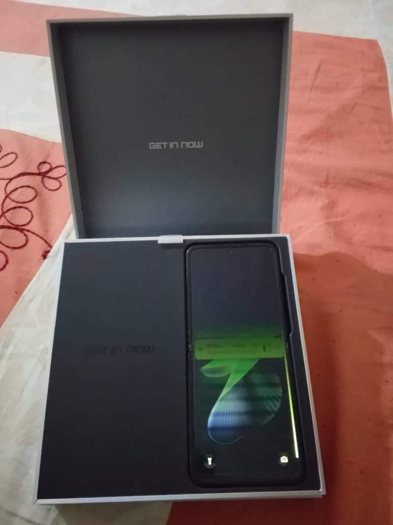 Infinix zero flip 2