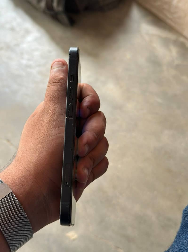 Apple iPhone 13 4