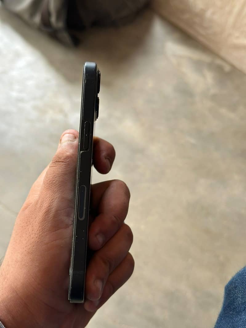 Apple iPhone 13 5