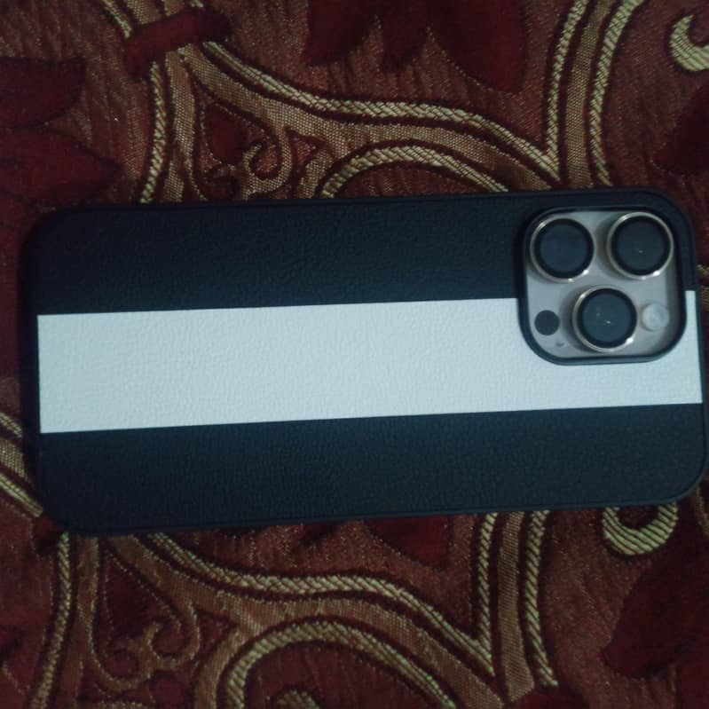 Apple iPhone 16 Pro Max 3