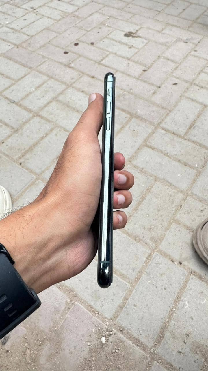 Apple iPhone 11 Pro Max 2