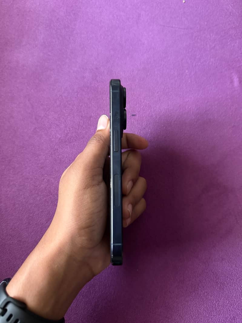 Apple iPhone 15 Pro 2