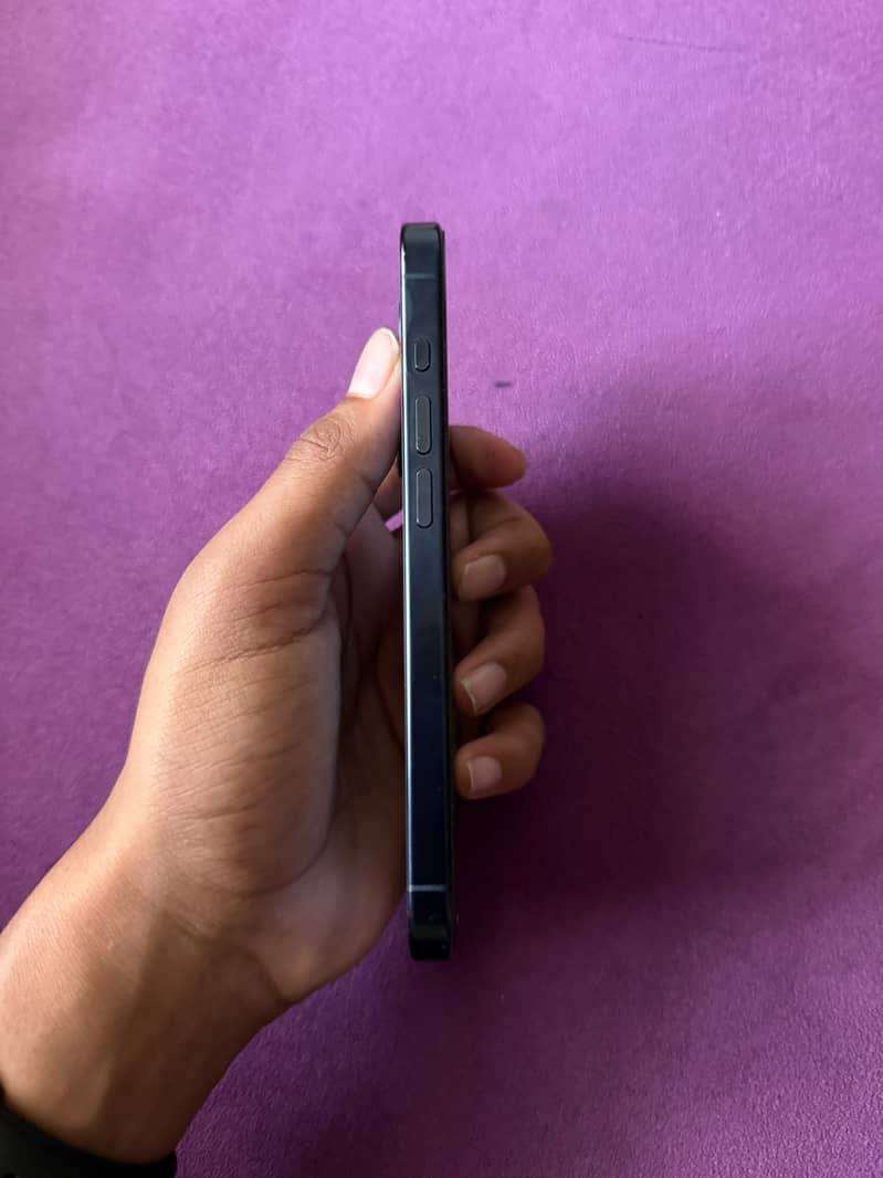 Apple iPhone 15 Pro 3