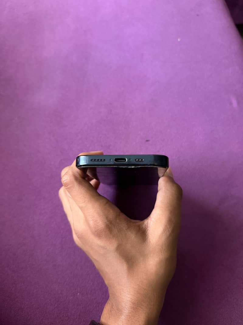 Apple iPhone 15 Pro 4