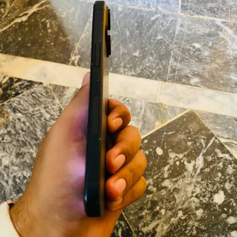 Apple iPhone 15 3