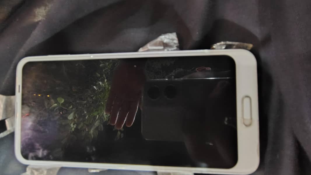 Sharp Aquos R2 2