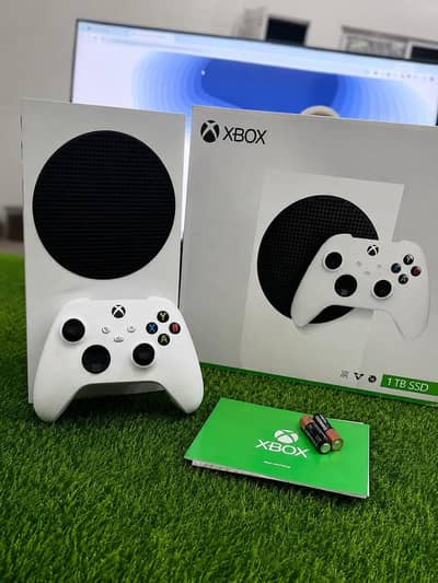 Xbox series s 1TB complete box