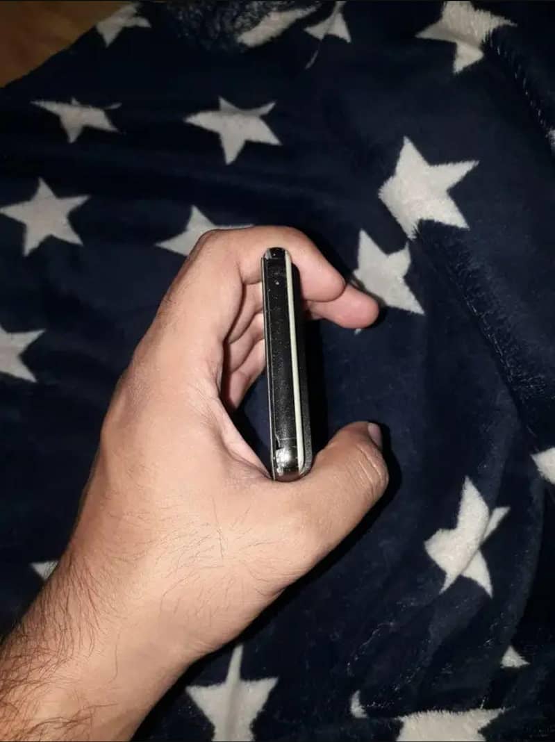 Google Pixel 6 10/10 condition 6