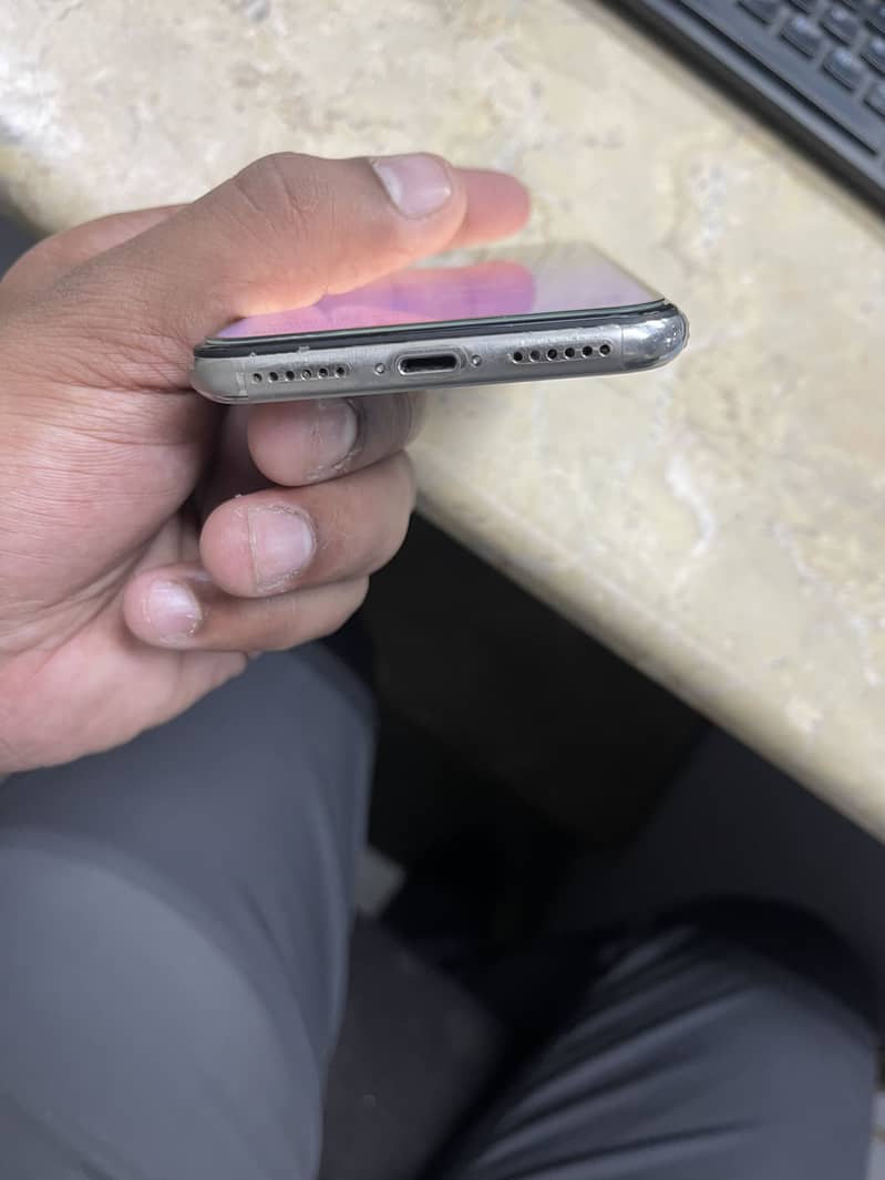 Apple iPhone X 3
