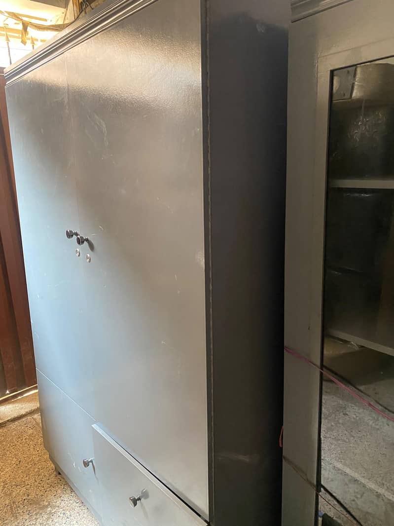 good condition wardrobe 4