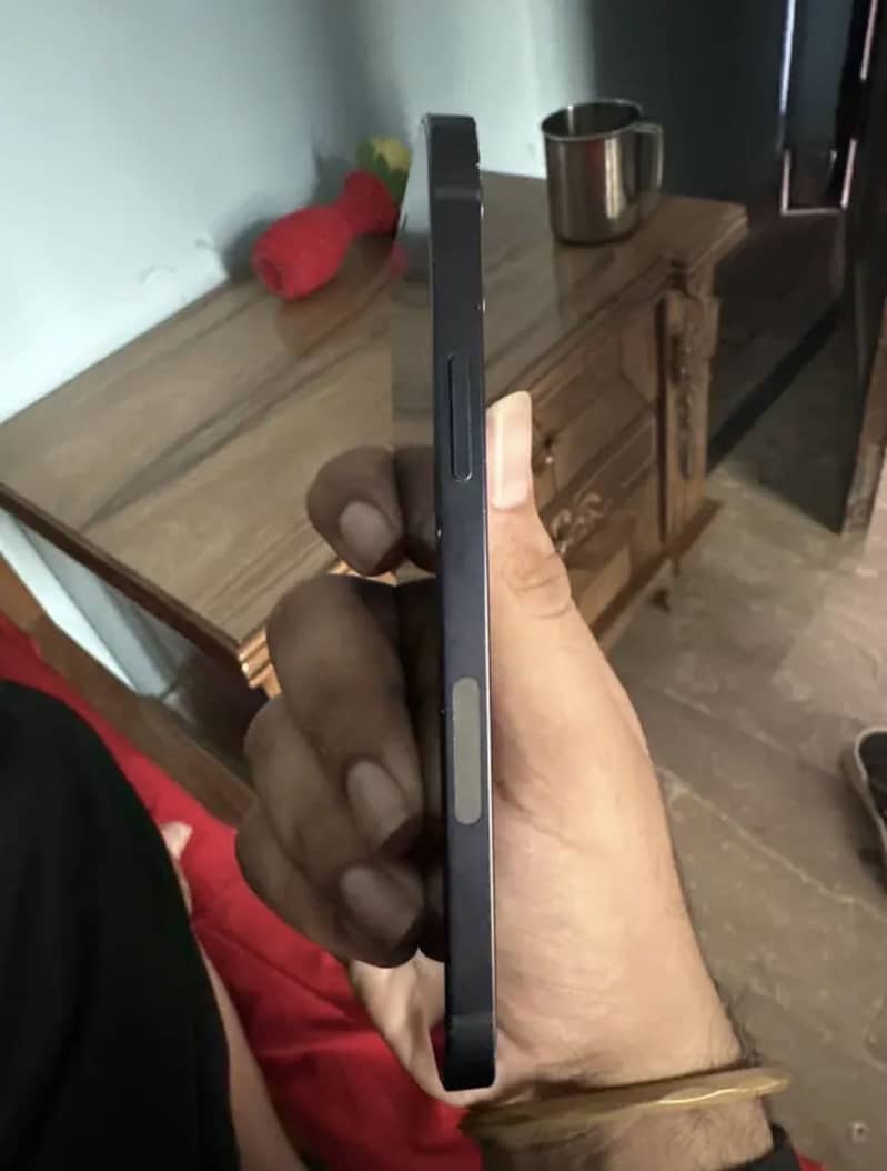 Apple iPhone 12 4