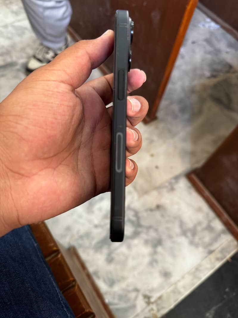 Apple iPhone 15 2
