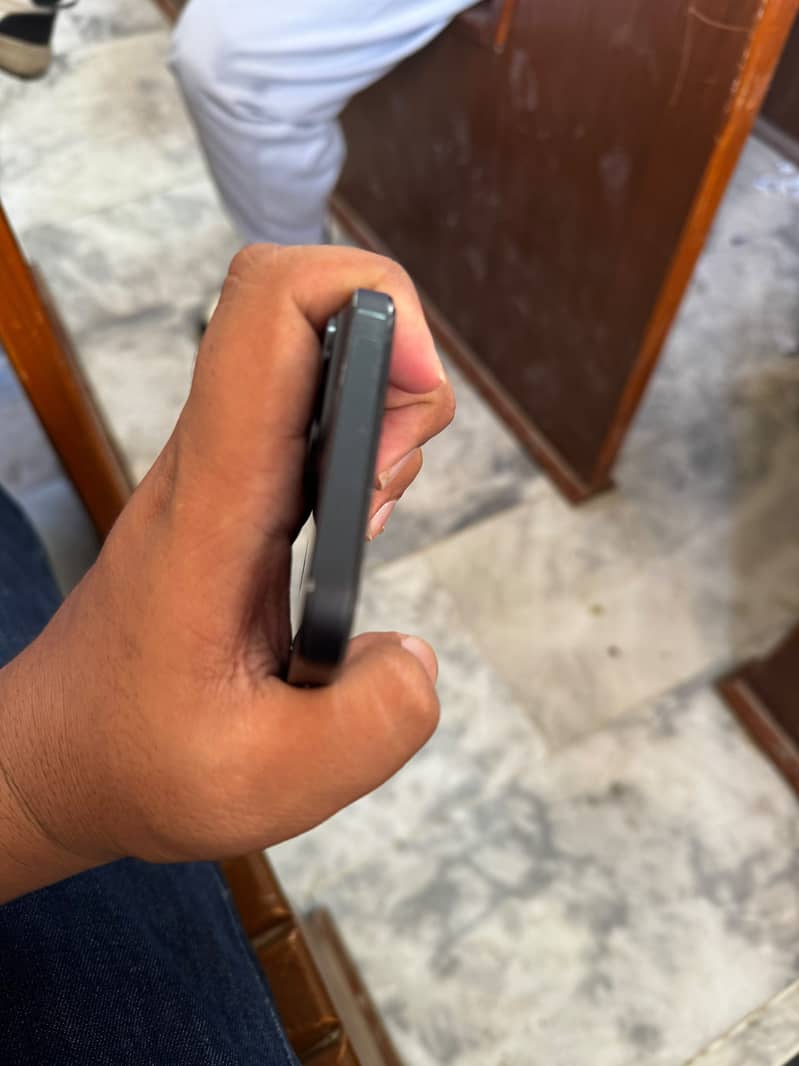 Apple iPhone 15 5