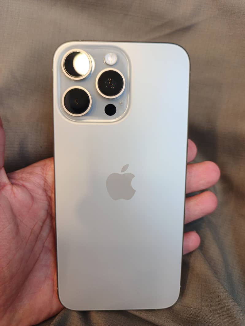 Apple iPhone 15 Pro Max 0