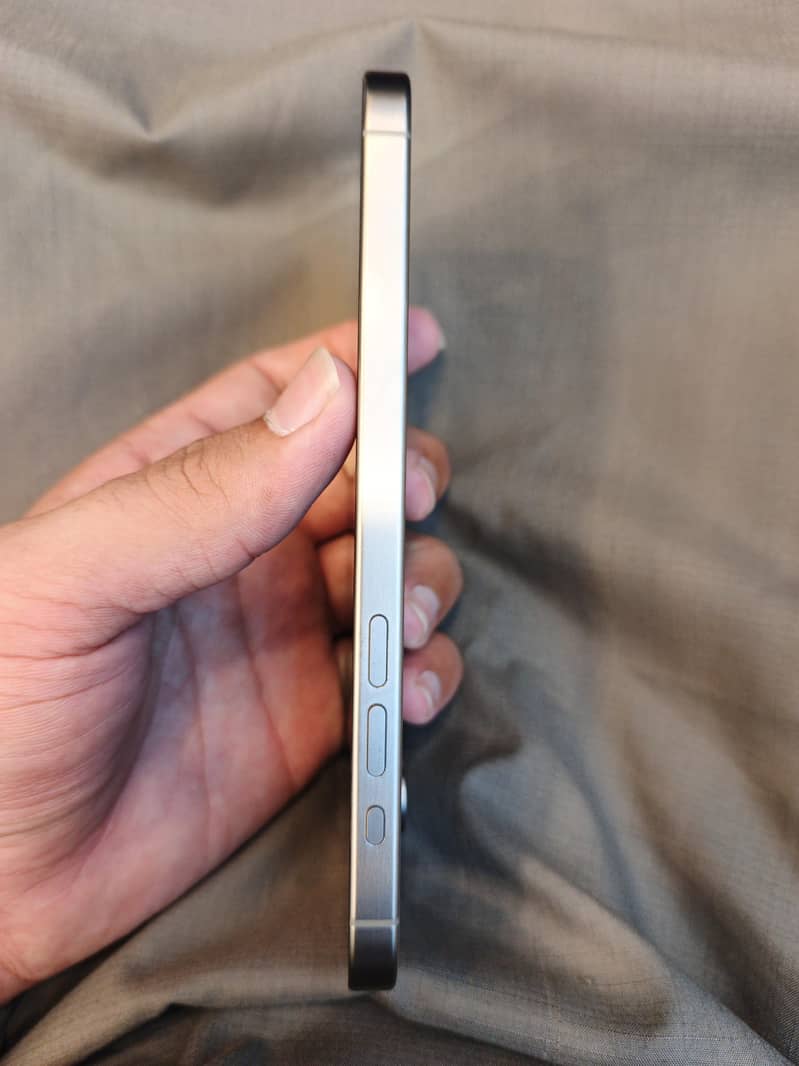 Apple iPhone 15 Pro Max 2
