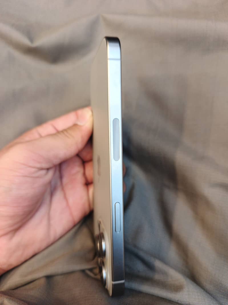 Apple iPhone 15 Pro Max 3