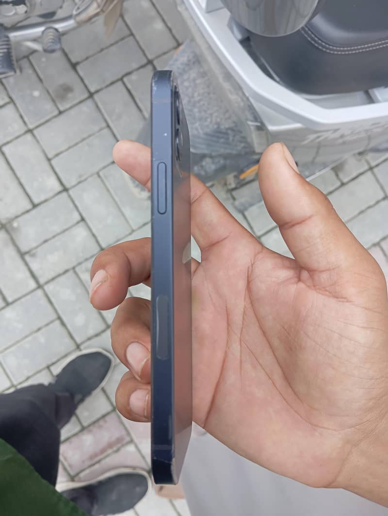 Apple iPhone 12 2