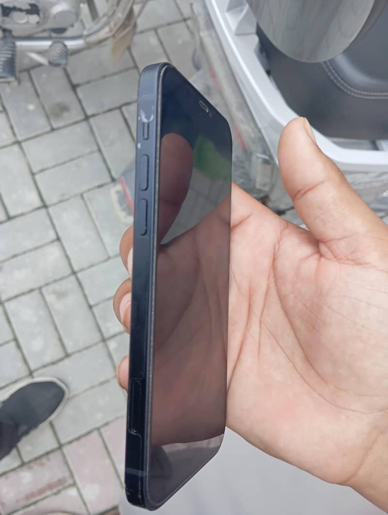 Apple iPhone 12 3