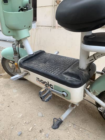 Crown Molic Electric Scooter Zero Meter Battery Excellent Condition