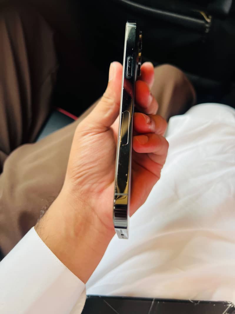 Apple iPhone 14 Pro Max 1