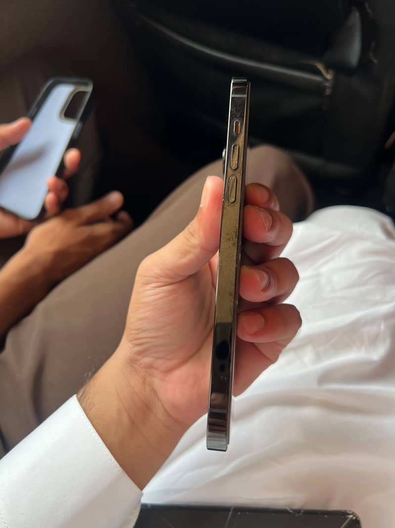 Apple iPhone 14 Pro Max 4