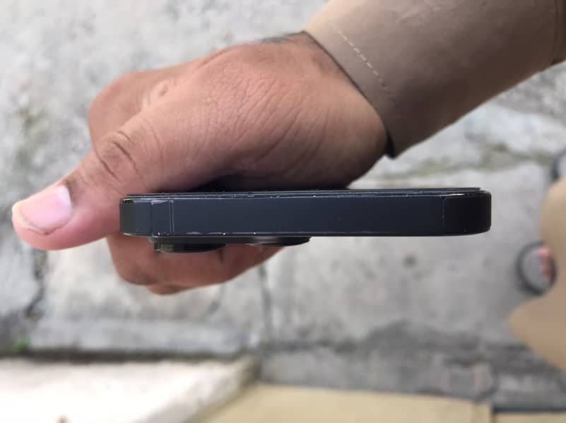 Apple iPhone 14 Pro Max 1