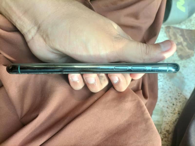 Apple iPhone 11 Pro 2