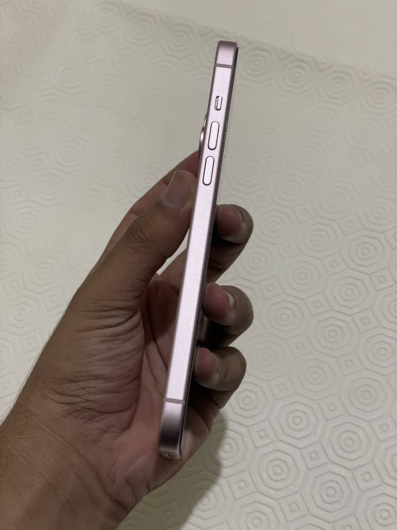 Apple iPhone 15 plus 6