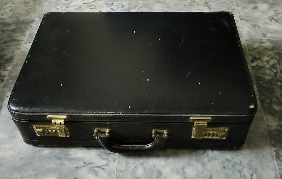 Briefcase 0