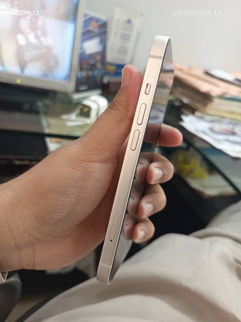 Apple iPhone 13 4