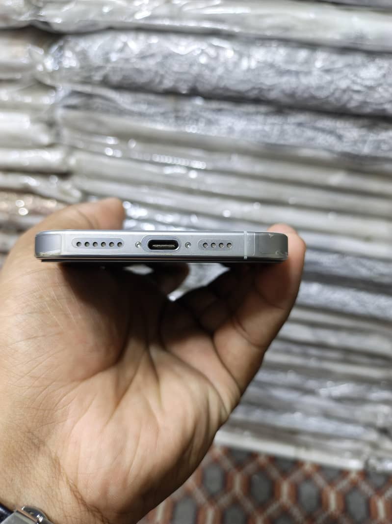 Apple iPhone 16 Pro Max 4