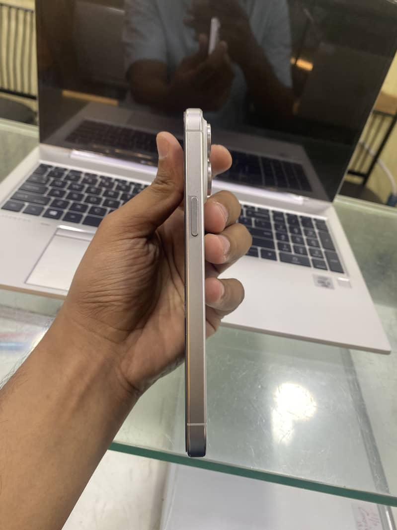 Apple iPhone 15pro max 6