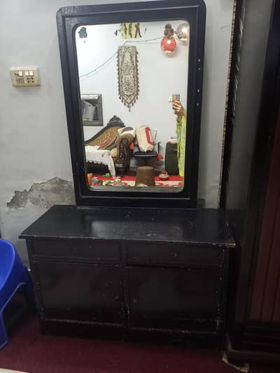 Solid wood dressing table