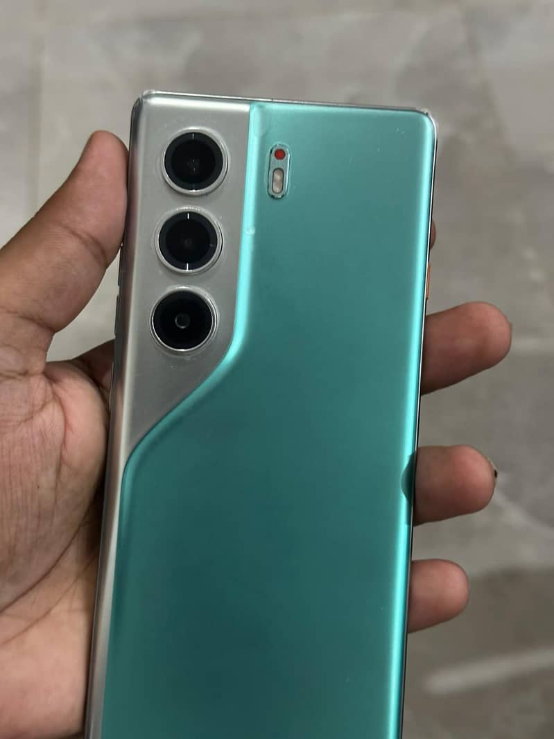 Tecno CAMON 40 Pro 0