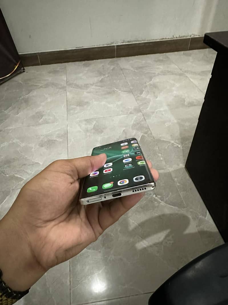Tecno CAMON 40 Pro 4