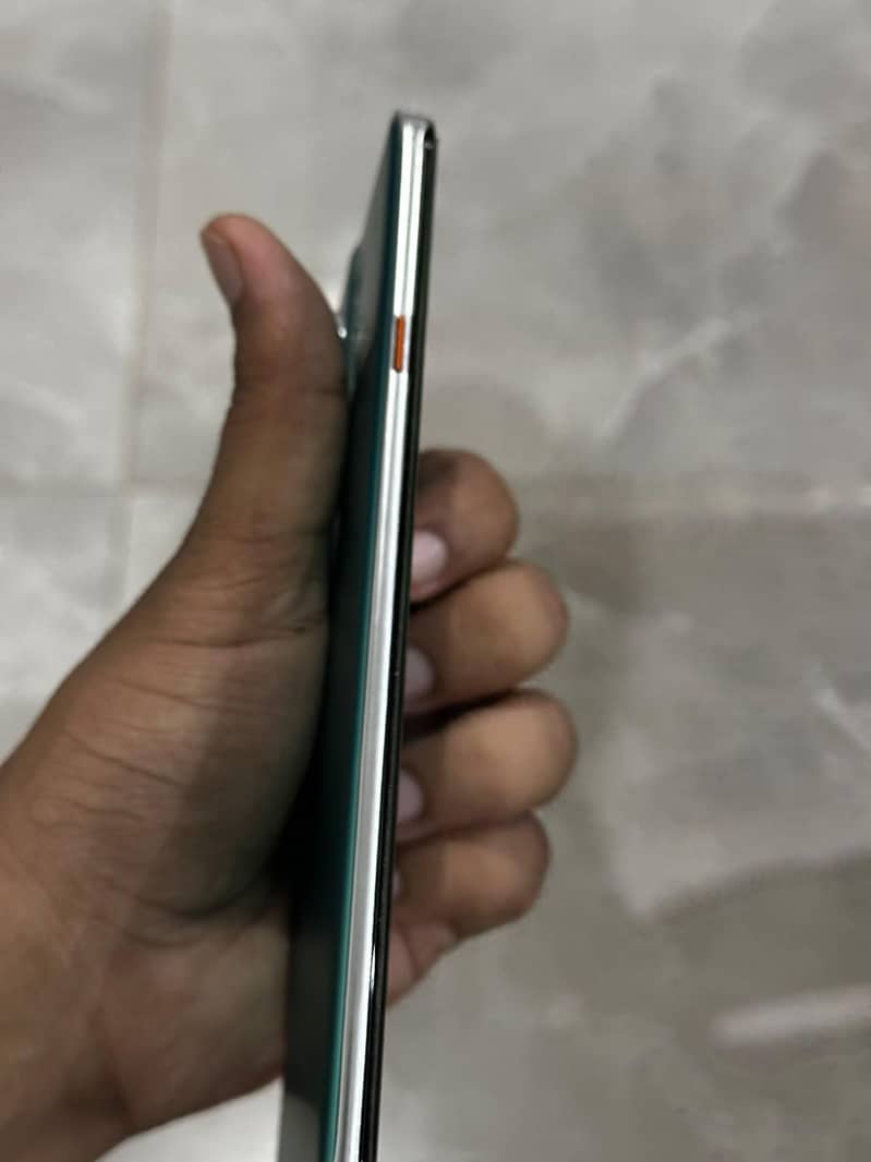 Tecno CAMON 40 Pro 6
