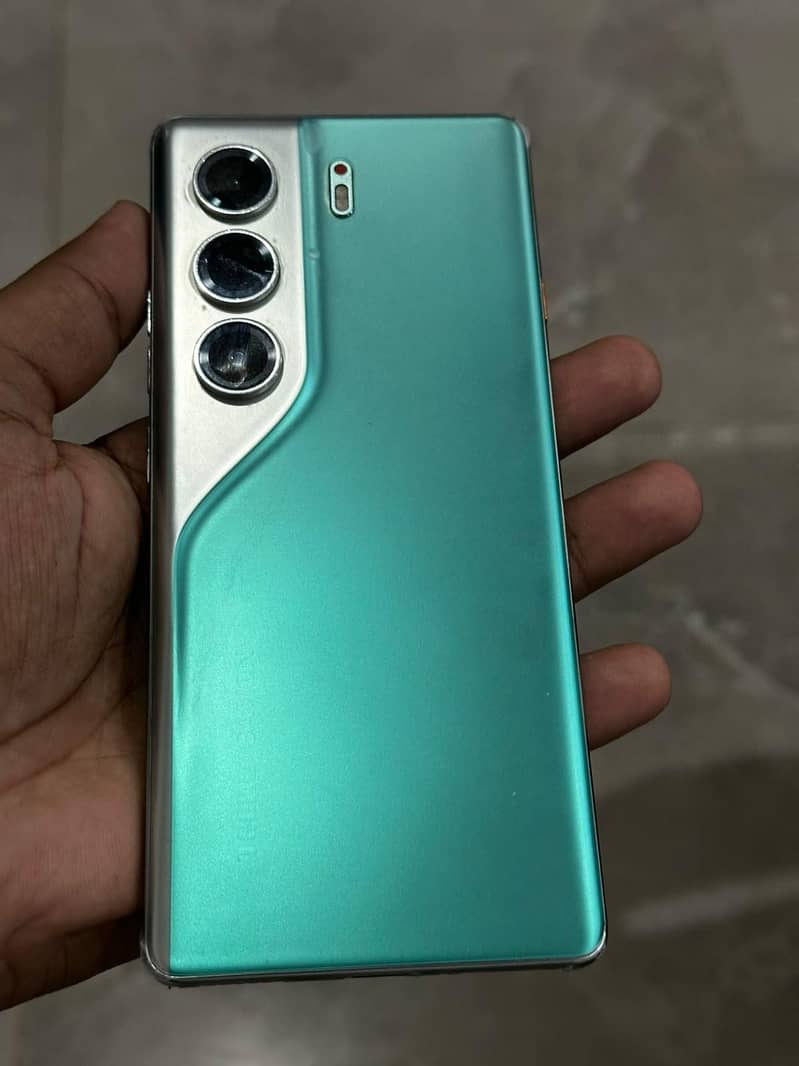 Tecno CAMON 40 Pro 9