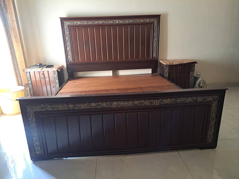 Complete Bed set (with side tables, dressing) 0