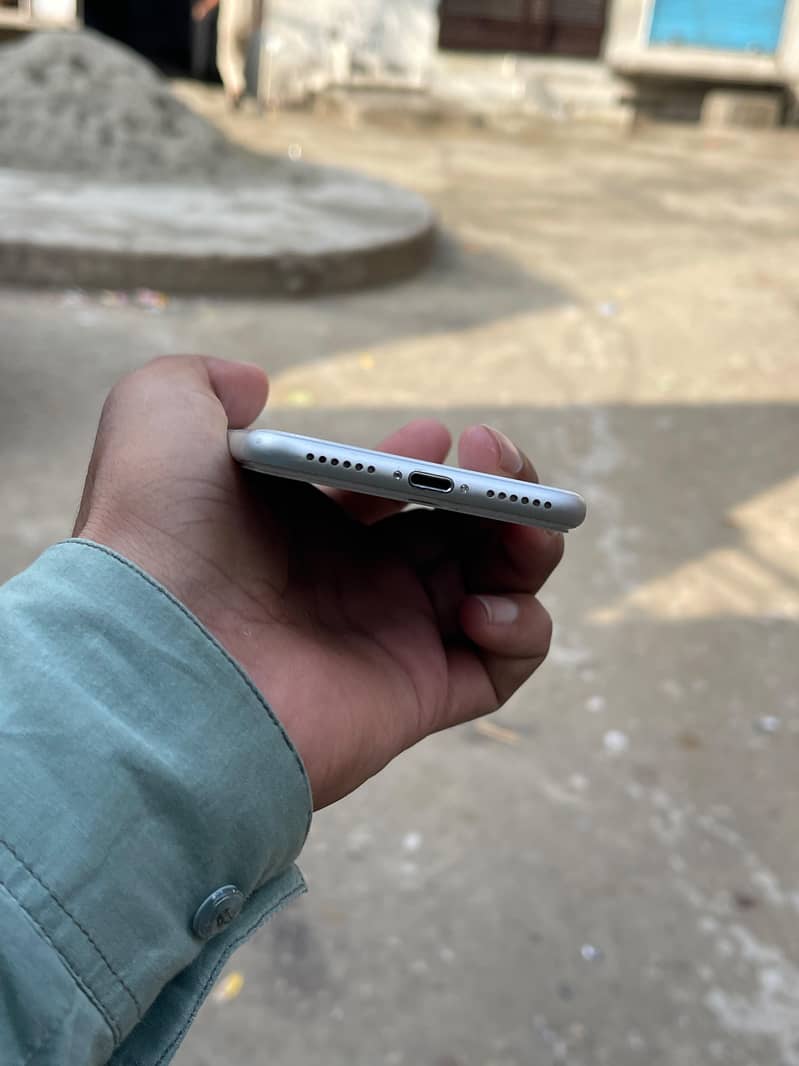 Apple iPhone 8 1
