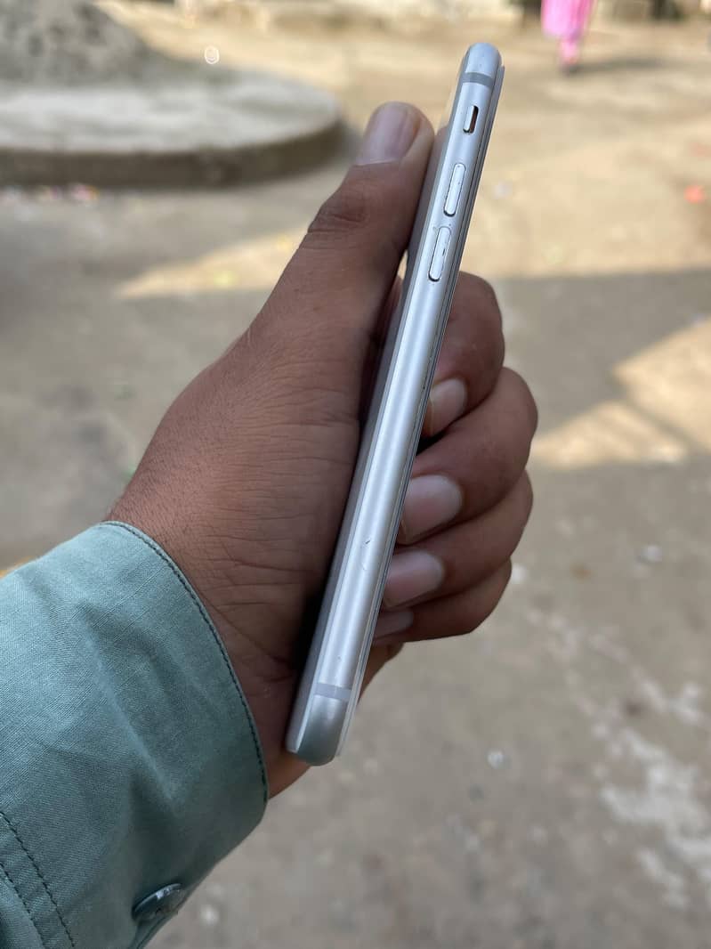 Apple iPhone 8 3