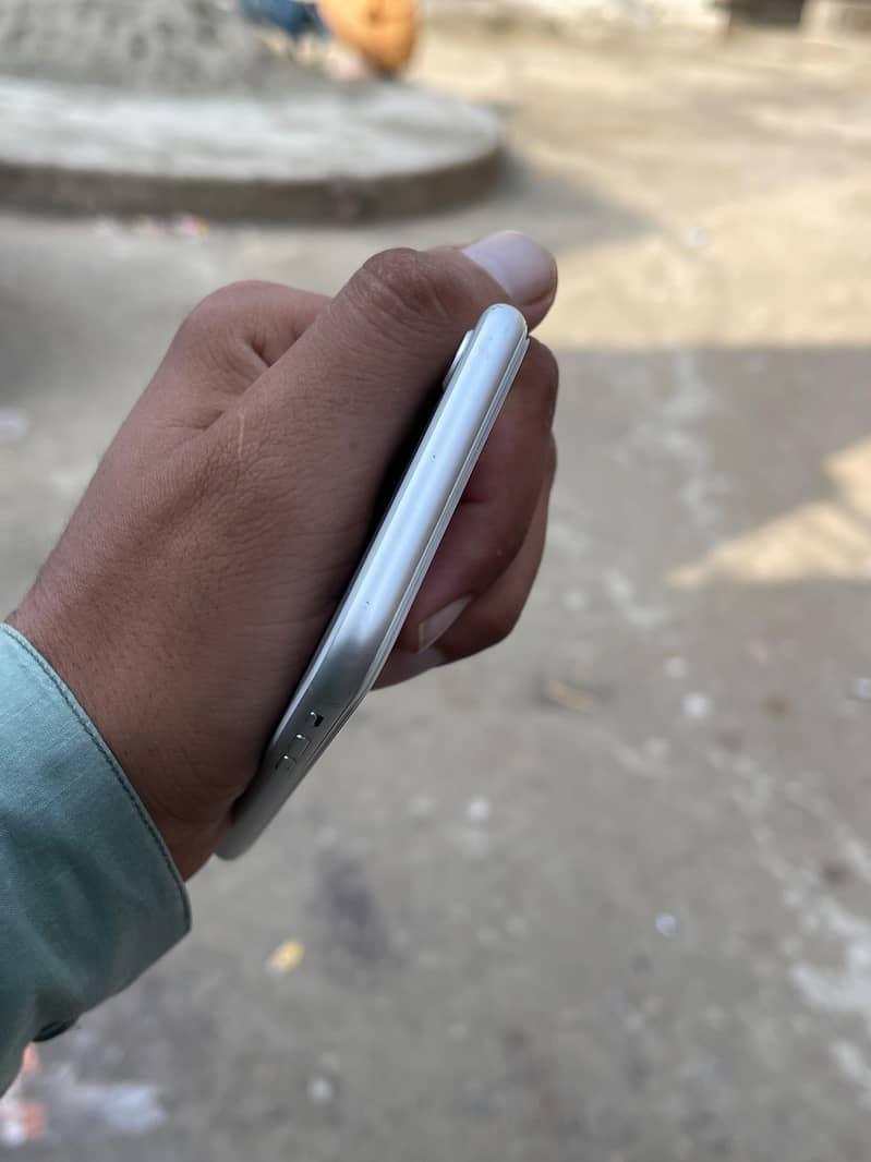 Apple iPhone 8 4
