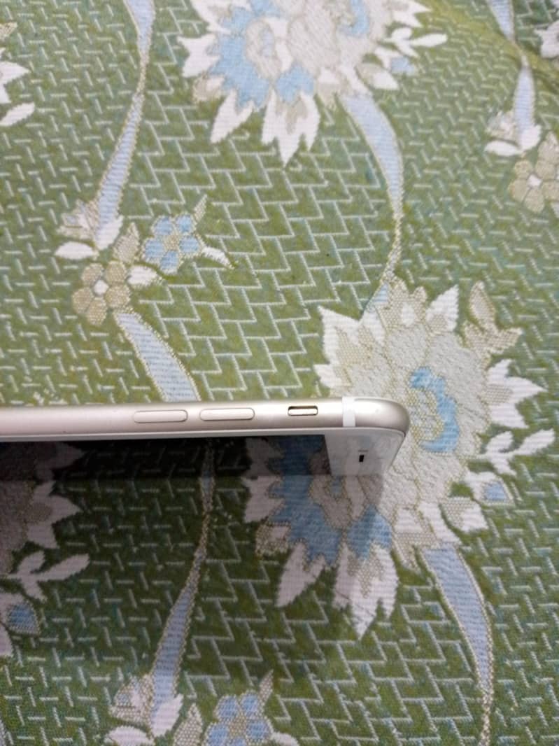 Apple iPhone 7 1