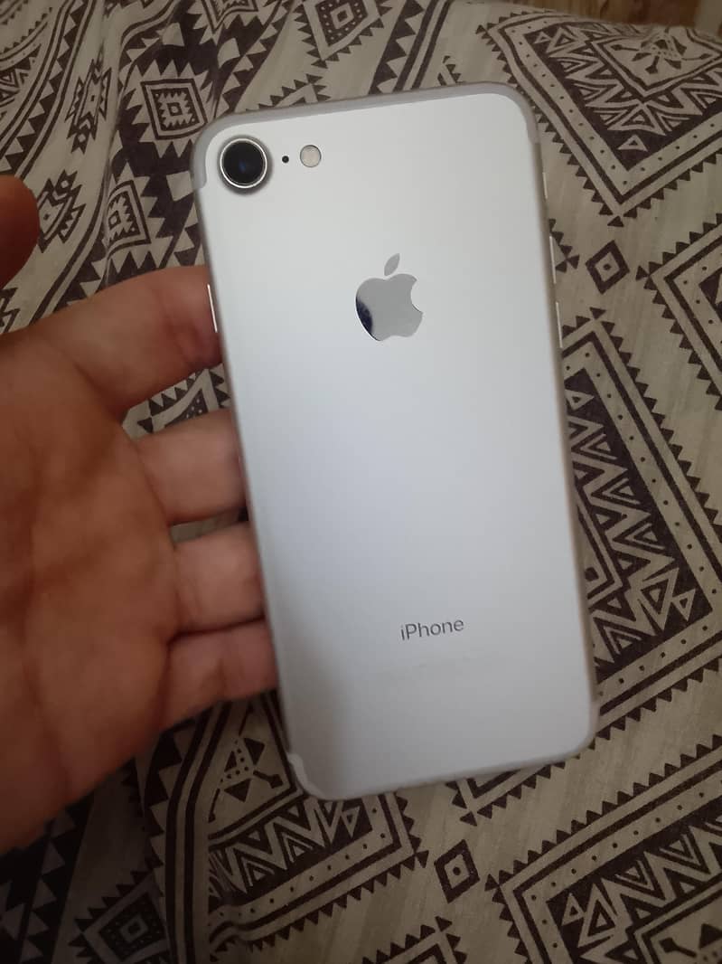 Apple iPhone 7 0