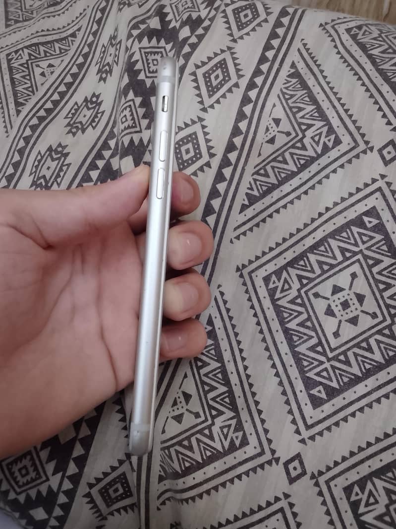 Apple iPhone 7 2