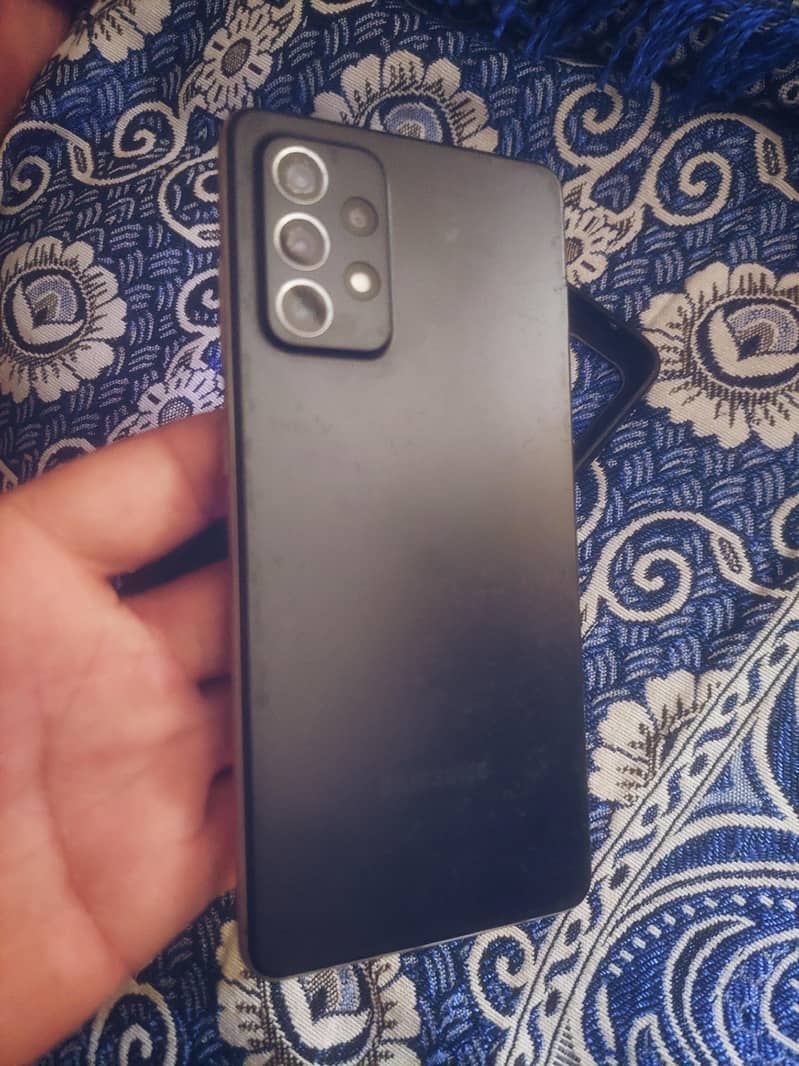 Samsung Mobile A72 1