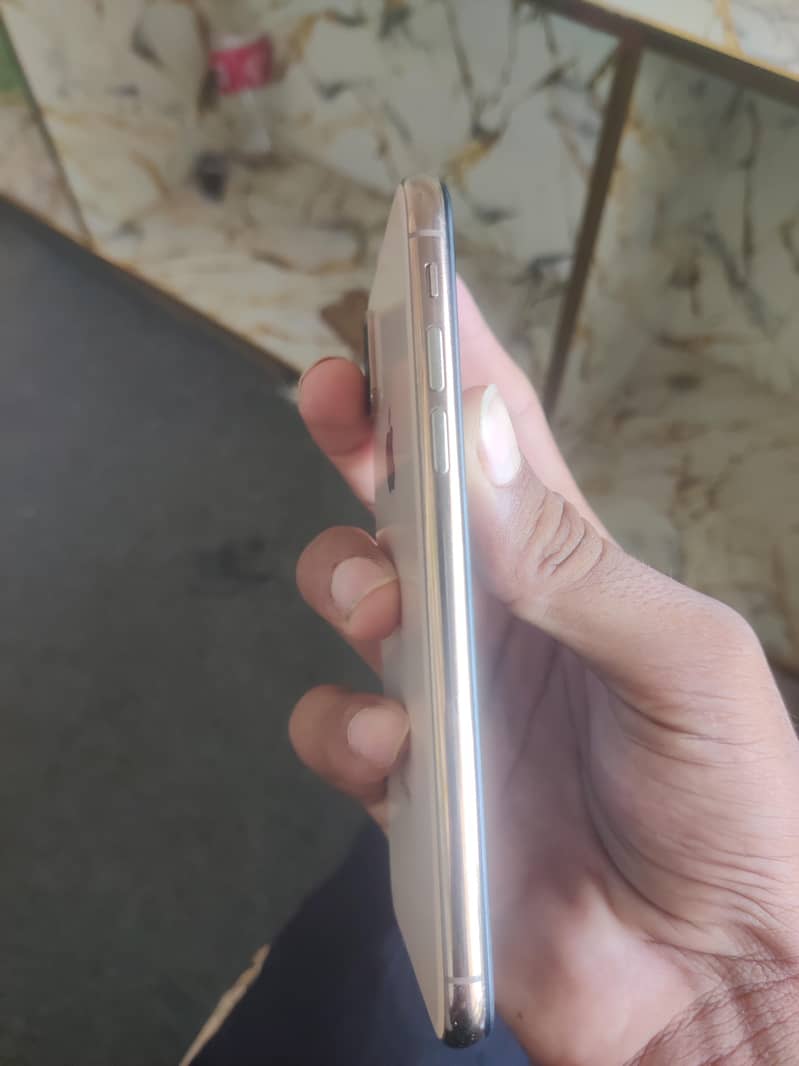 Apple iPhone XS 1