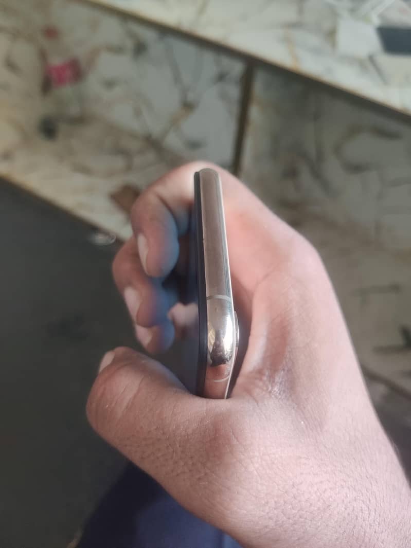 Apple iPhone XS 4